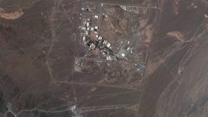 صورة بالأقمار الصناعية تظهر موقع الأنفاق الإيرانية.