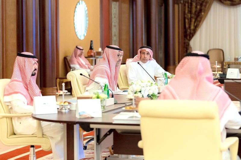 



أمير الباحة متحدثا خلال الاجتماع الأول باللجنة الإشرافية على المكتب الإستراتيجي للمنطقة.