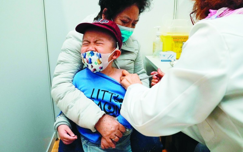 



يتوقع أن يبدأ تطعيم الرضع والصغار جداً في أمريكا اعتباراً من غدٍ (الثلاثاء). (وكالات)