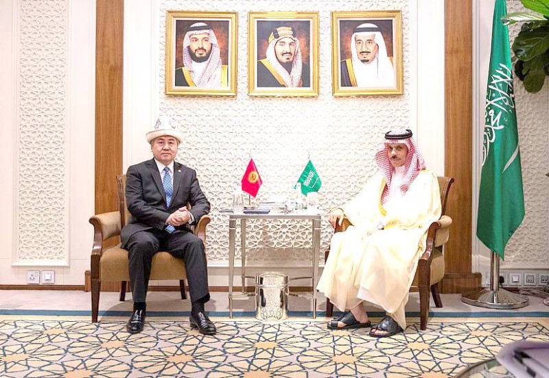 



وزير الخارجية الأمير فيصل بن فرحان يستقبل أمس، وزير خارجية جمهورية قرغيزستان.