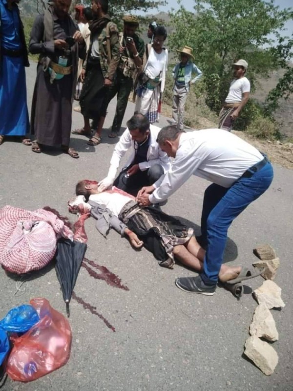 الجديعي مضرجاً بدمه بعد ان أعدمه الحوثيون في منطقته بمحافظة ريمة