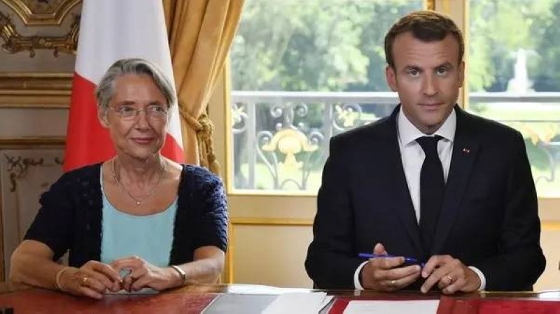 الرئيس الفرنسي ورئيسة الوزراء إليزابيث بورن