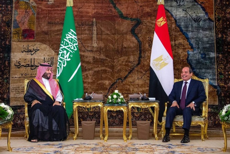 محمد بن سلمان والرئيس السيسي في جلسة المباحثات بحضور وفدي البلدين