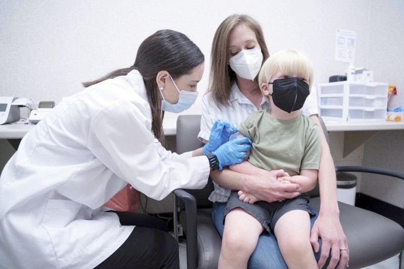 



بدأت أمريكا أمس (الثلاثاء) تطعيم صغارها دون سن الخامسة. (وكالات)