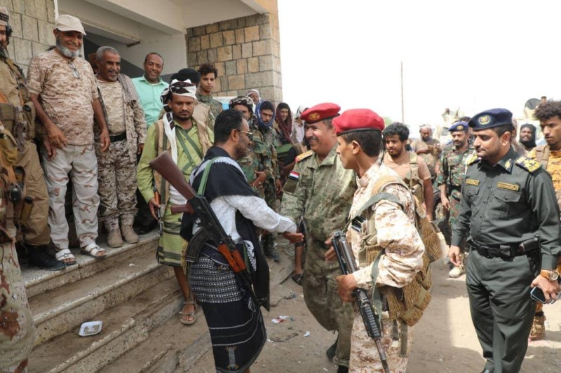 لقاءات بين أفراد وألوية الجيش والأمن اليمني في أبين