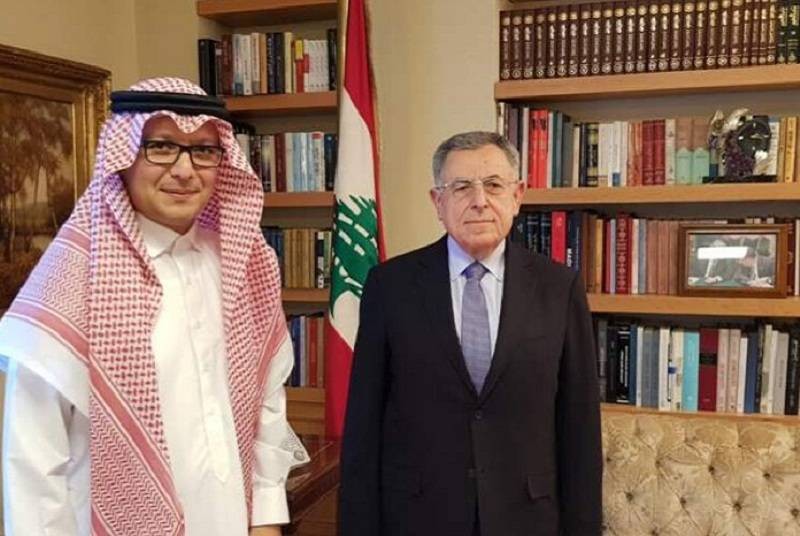 لقاء سابق بين السفير السعودي في لبنان وليد بخاري وفؤاد السنيورة