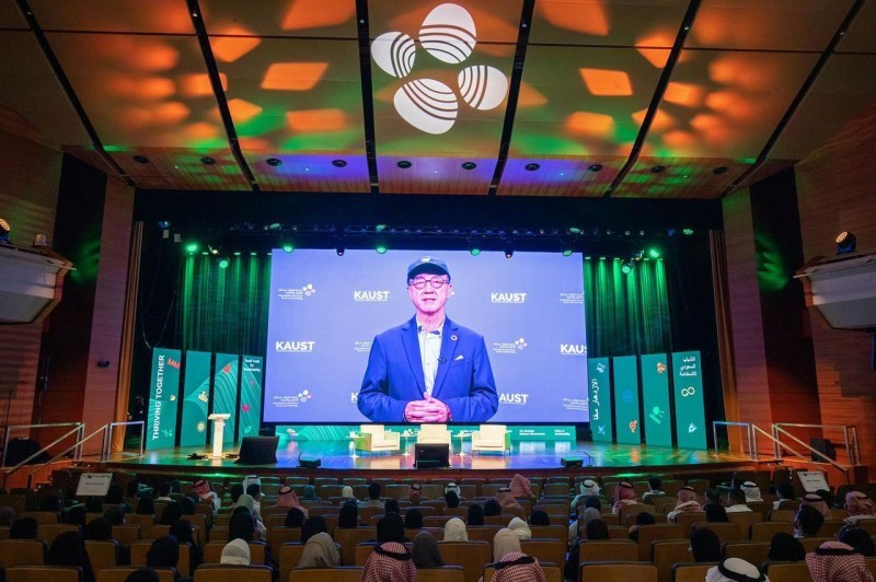 رئيس كاوست البروفيسور توني تشان يلقي الكلمة الافتتاحية للمؤتمر.