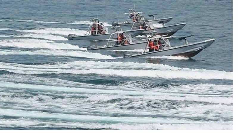قوارب إيرانية لتهريب الأسلحة للحوثيين.