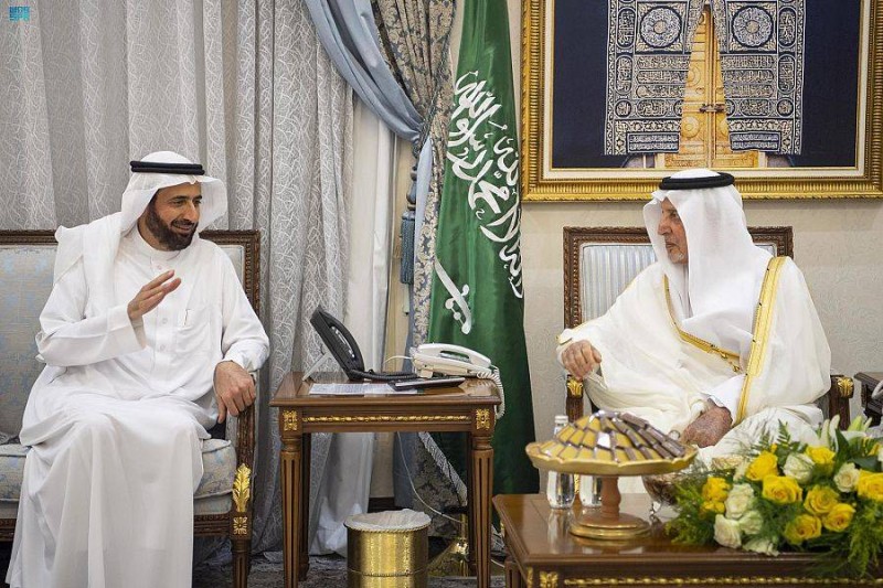 أمير مكة المكرمة يستقبل وزير الحج والعمرة.