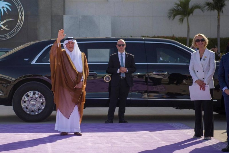 الأمير خالد الفيصل في وداع الرئيس الأمريكي