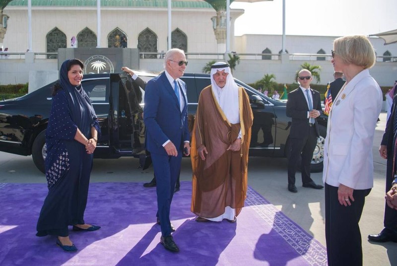الأمير خالد الفيصل والأميرة ريما بنت بندر في وداع الرئيس الأمريكي