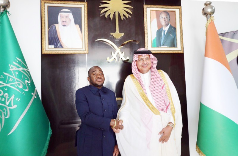



 السفير السعودي ووزير الخارجية الليبيري خلال اللقاء.
(موقع السفارة)