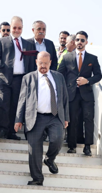 رئيس البرلمان ونوابه أثناء وصولهم إلى عدن