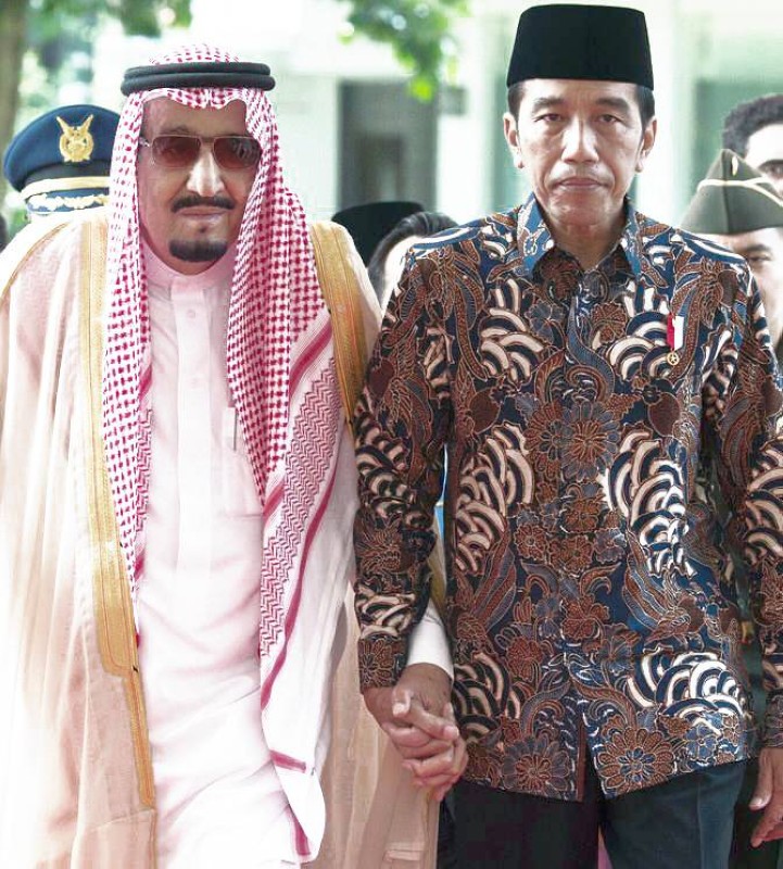 



الملك سلمان بن عبدالعزيز مع رئيس إندونيسيا جوكو ويدودو.