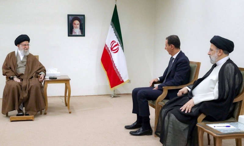 الأسد خلال استدعائه على عجل لزيارة طهران