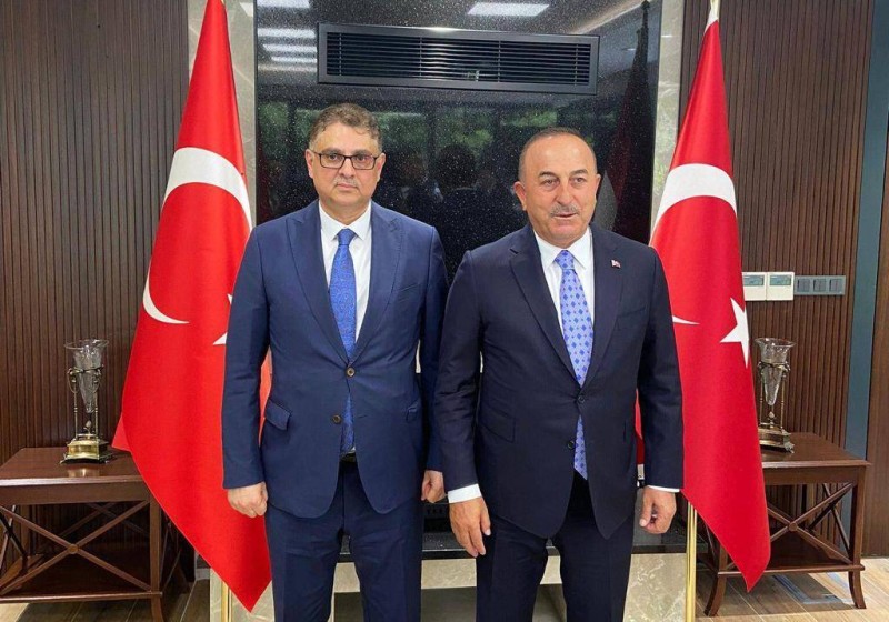 بدر جاموس أثناء اللقاء مع وزير الخارجية التركي