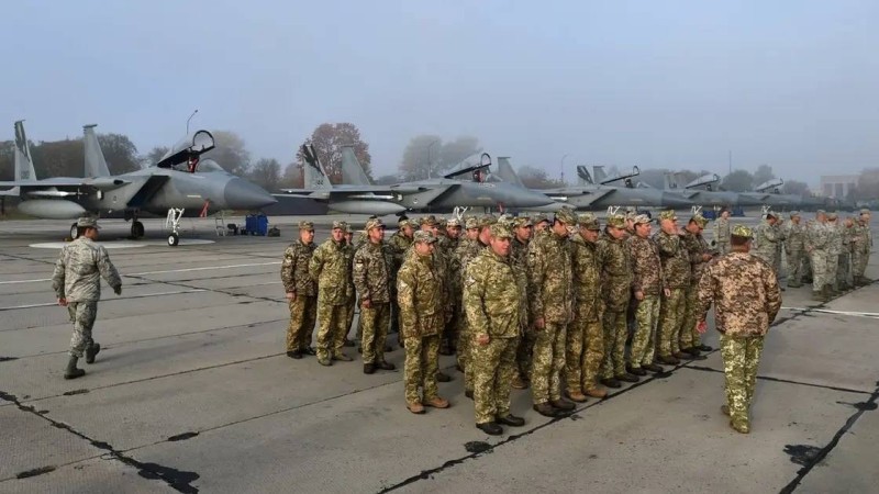 جنود أمريكيون وأوكرانيون خلال تدريب مشترك