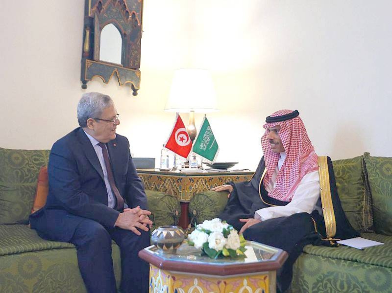 



وزير الخارجية يلتقي نظيره التونسي.