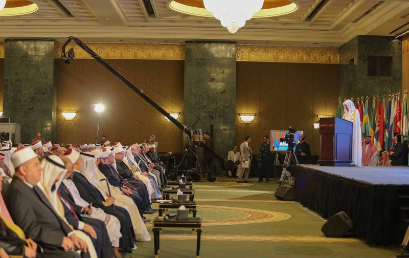 وزير الشؤون الإسلامية الدكتور عبداللطيف بن عبدالعزيز آل الشيخ ملقيا كلمته في المؤتمر الدولي الثالث والثلاثين للمجلس الأعلى للشؤون الإسلامية في القاهرة