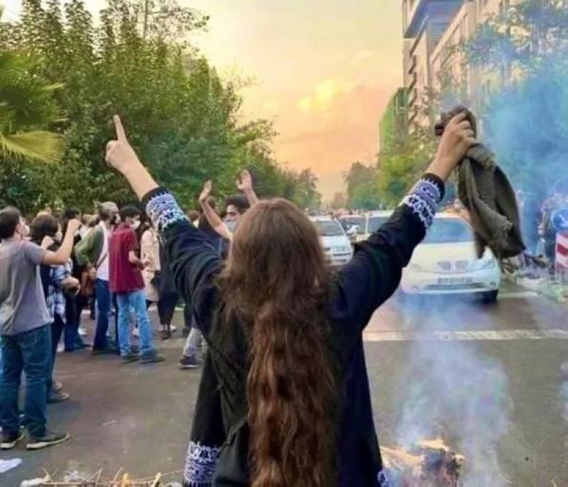 متظاهرون في إيران.