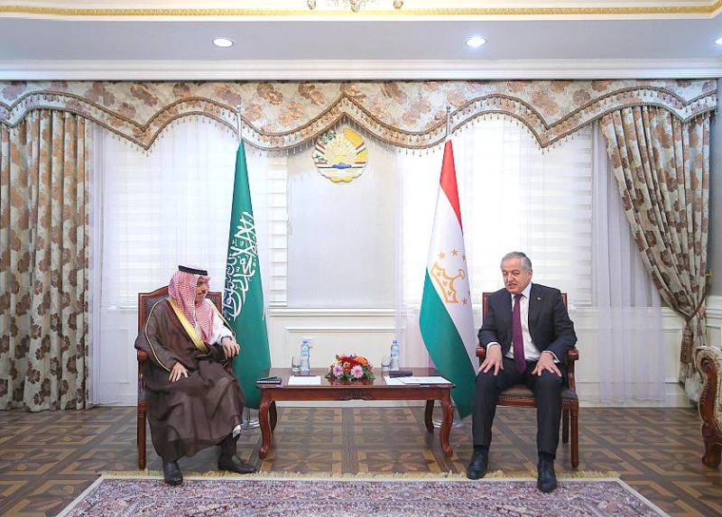 



وزير الخارجية يلتقي نظيره الطاجيكستاني ويعقدان جلسة مباحثات رسمية.