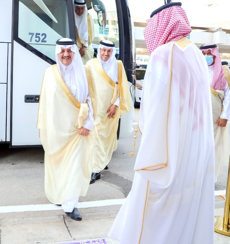 



الأمير سعود بن نايف لحظة وصوله.