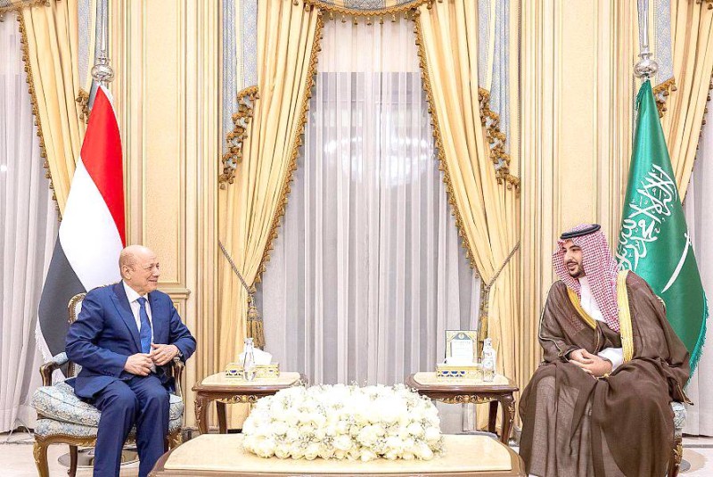 



وزير الدفاع الأمير خالد بن سلمان يلتقي رئيس مجلس القيادة الرئاسي اليمني الدكتور رشاد العليمي، بمقر وزارة الدفاع في الرياض.