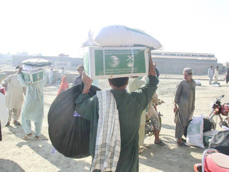



مركز الملك سلمان يقدم مساعدات إغاثية لمتضرري فيضانات باكستان. (واس)