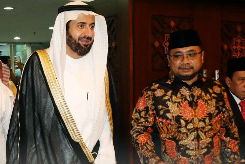 وزير الحج والعمرة توفيق الربيعة ملتقيا وزير الشؤون الدينية الإندونيسي ياقوت خليل قوماس