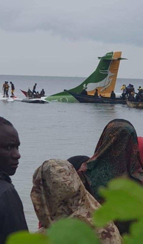 عمليات الإنقاذ من موقع سقوط الطائرة
