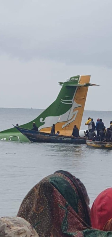 عمليات الإنقاذ من موقع سقوط الطائرة