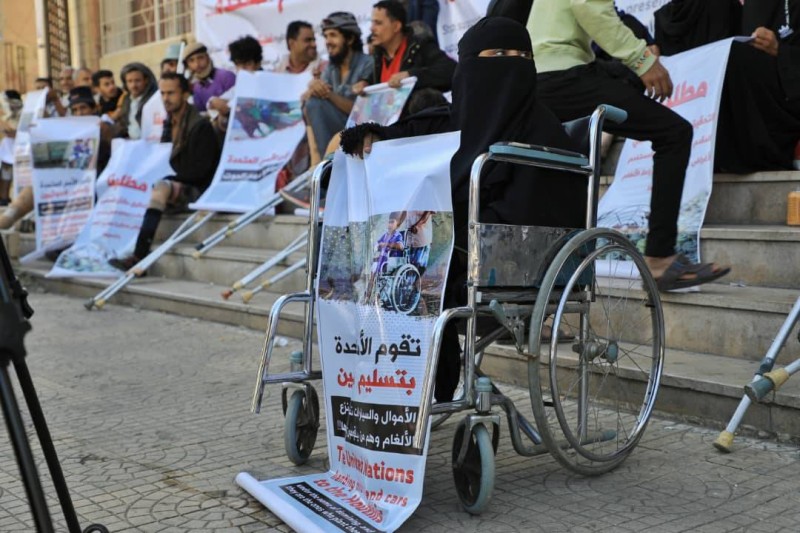 ضحايا الألغام الحوثية في مظاهرات احتجاجية في تعز اليوم.