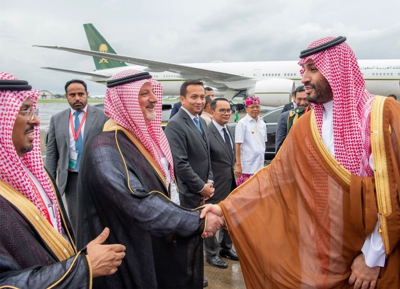 ولي العهد الأمير محمد بن سلمان مغادرا إندونيسيا بعد ترؤسه وفد السعودية في قمة مجموعة العشرين (بندر الجلعود)