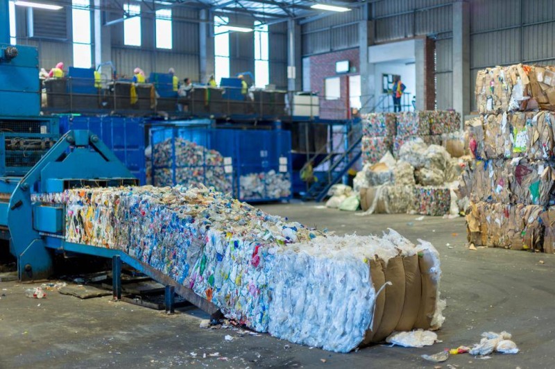 ستدير أفيردا جميع العمليات من معالجة النفايات الصلبة والخطرة إلى إعادة التدوير والفرز ونقل النفايات والتخلص منها