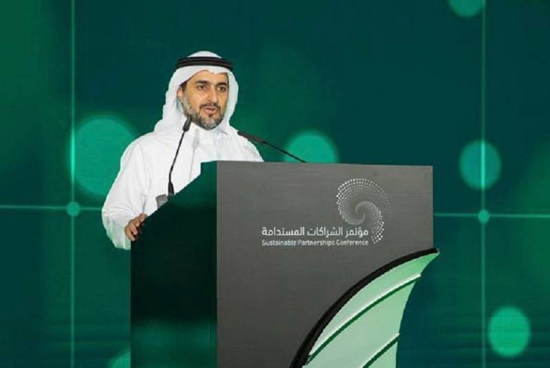 نائب وزير البيئة والمياه والزراعة المهندس منصور المشيطي متحدثا في مؤتمر الشراكات المستدامة