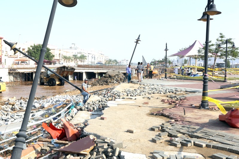 



ممشى مشروع الأمير فواز تضرر من سيول الأمطار. (تصوير: مديني عسيري)