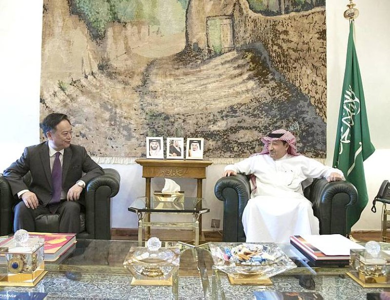 



نائب وزير الخارجية يستقبل سفير الصين لدى المملكة. (واس)