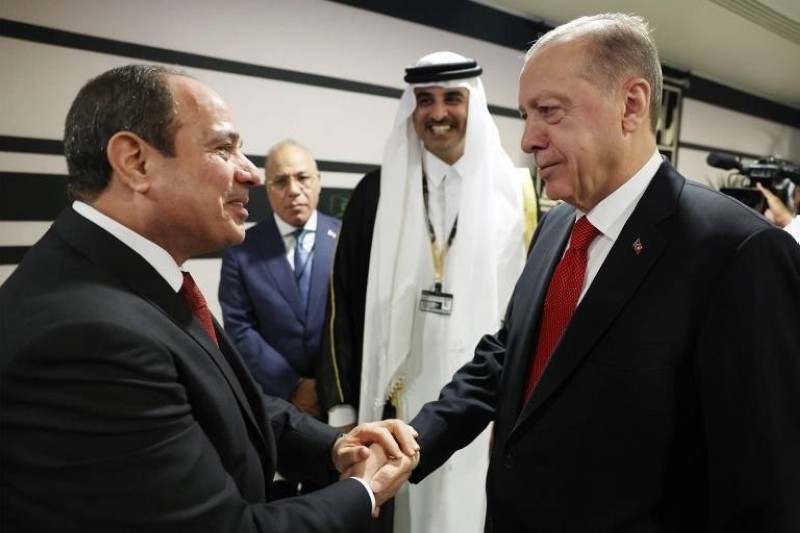 مصافحة السيسي وأردوغان على هامش مونديال قطر