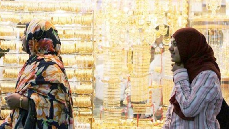 الارتفاعات المتتالية لسعر صرف الدولار في السوق الموازية السوداء السبب وراء زيادة أسعار الذهب في مصر