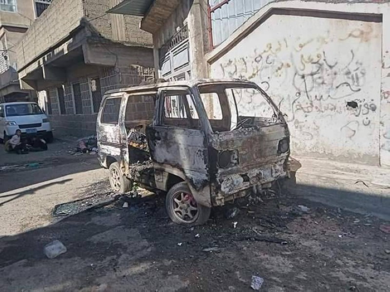 حافلة الناشط الشبيبي التي أحرقتها المليشيا في إب.