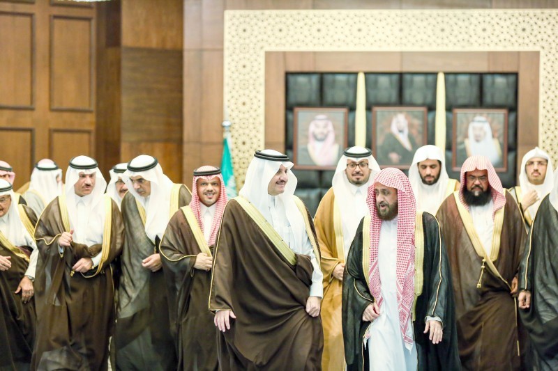 



الأمير سعود بن نايف أوضح أن الاهتمام بالمنطقة عجّل تنميتها ورفع معدلات جودة الحياة فيها. (واس)