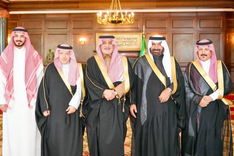 



الأمير فهد بن سلطان أكد على دور مجلس الغرفة والقيام بواجباته ومسؤولياته بالمنطقة. (واس)