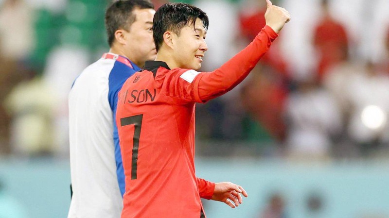



سون يبكي فرحاً بعد تأهل كوريا لدور الـ16.