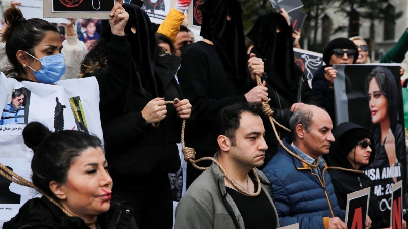 معارضون إيرانيون في وقفات أحتجاجية ضد جرائم الإعدامات الذي ينفذها نظام الملالي