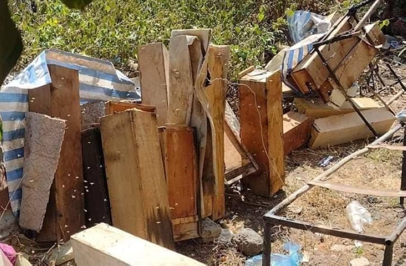 صناديق النحل لم تسلم من اعتداءات الحوثي في إب