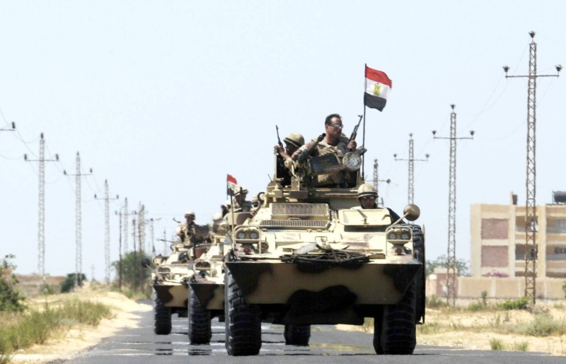 



انتشار كثيف لقوات الأمن المصرية مع بدء احتفالات العام الجديد.