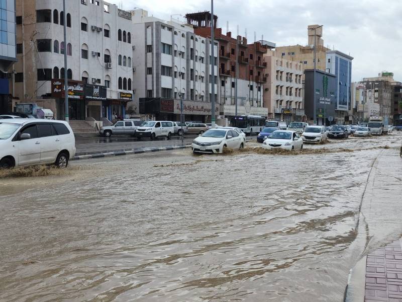 



الأمطار التي شهدتها العاصمة المقدسة.  (تصوير: عبدالعزيز الربيعي)