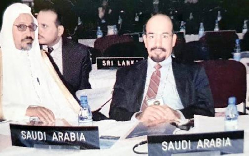 



المشيقح يرأس وفد مجلس الشورى السعودي في كينيا عام 2006.