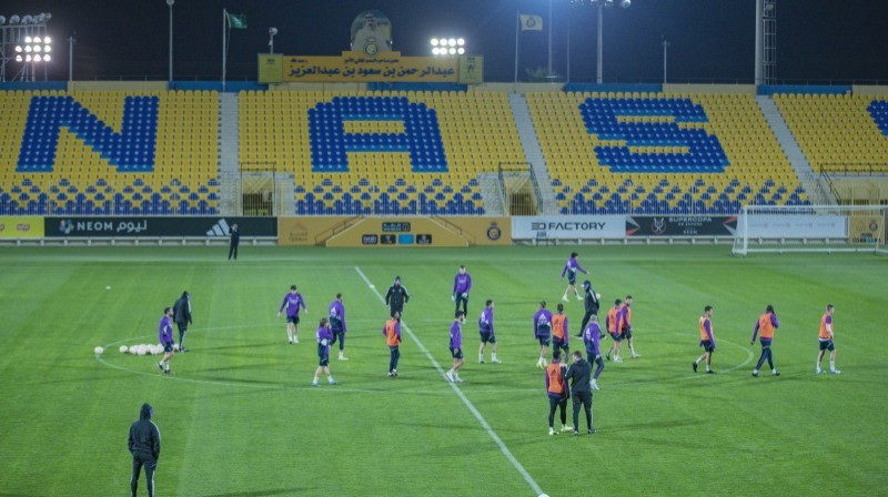 جانب من تدريبات ريال مدريد اليوم على ملعب نادي النصر. (تصوير: مشاري الخليل) 