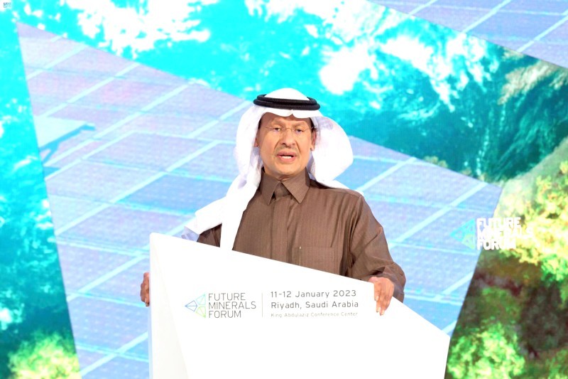 



وزير الطاقة الأمير عبدالعزيز بن سلمان، خلال إلقائه كلمته في المؤتمر، أمس.